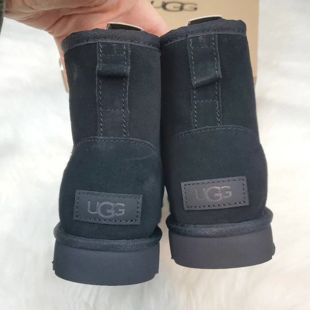 UGG Size 7 Black Genuine Sheepskin Mini Stud II Short Boots NIB